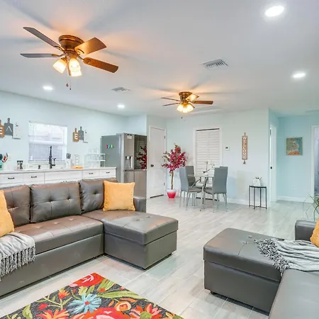 12 Mi To Dtwn Tampa Vibrant Home With Outdoor Space